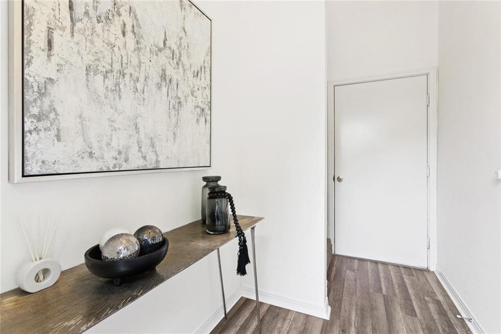 Image 4: entry foyer downstairs
