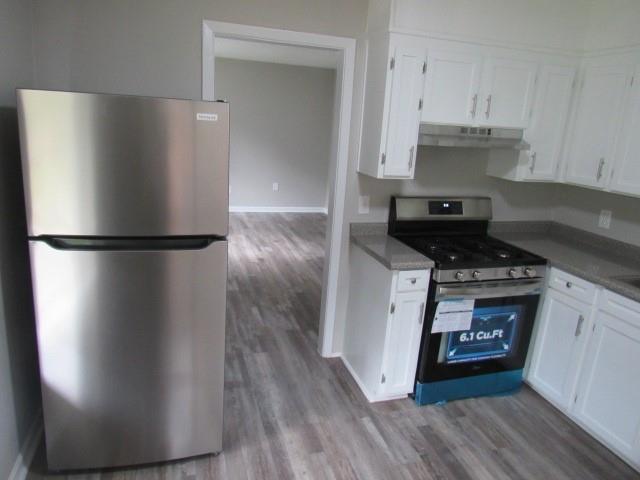 Image 4: Kitchen View 2