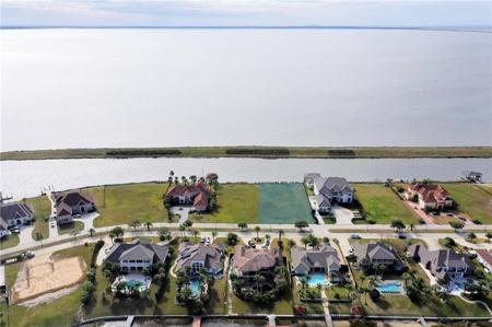 1484 LAKESHORE Boulevard