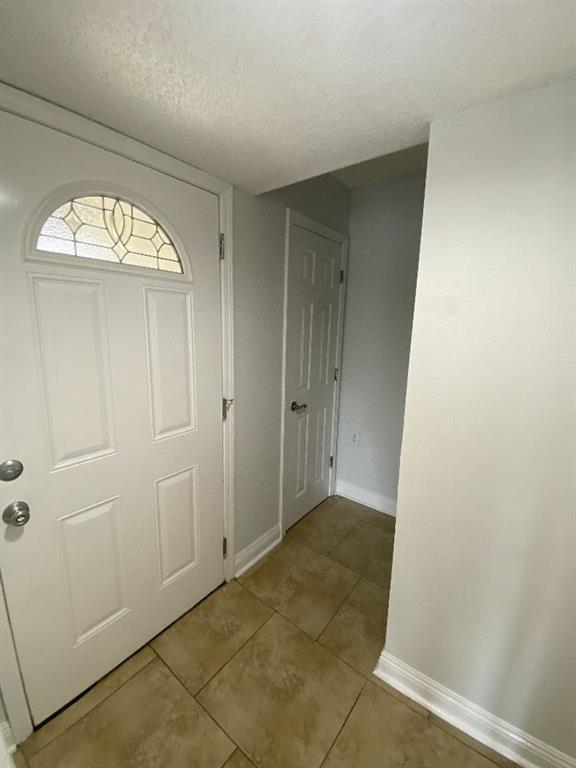 Image 3: foyer