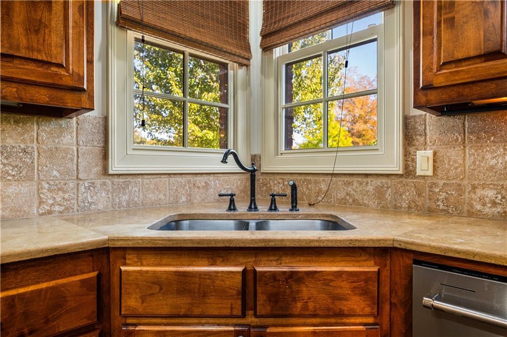 Image 3: Kitchen Sink