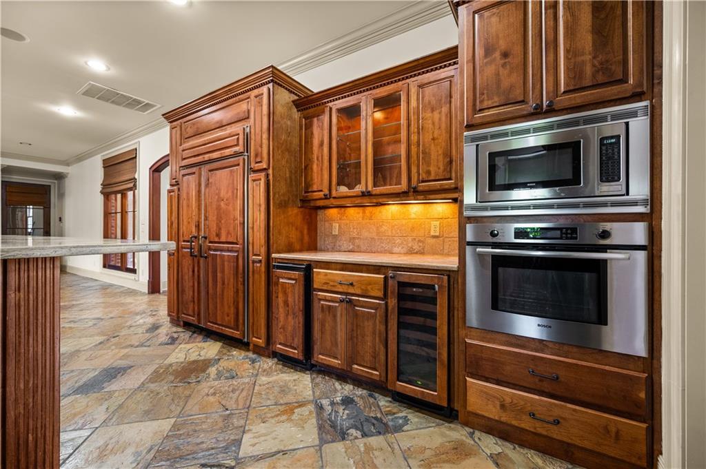 Image 4: Kitchen appliances