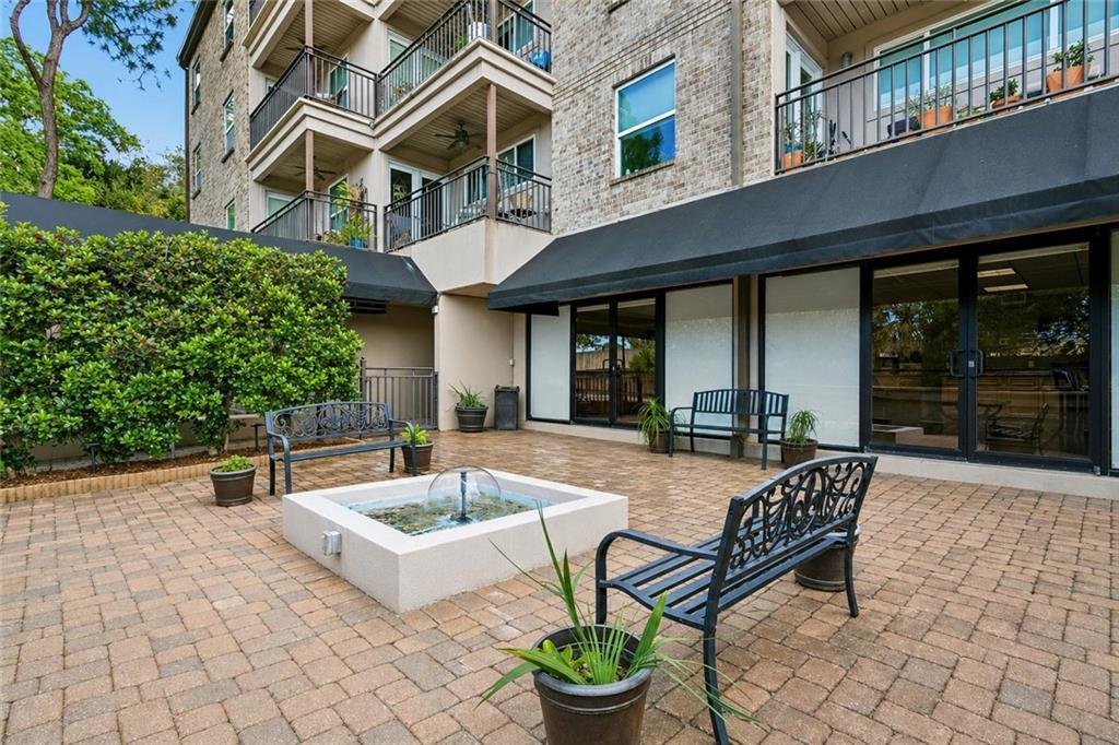 Image 4: FRONT COURTYARD