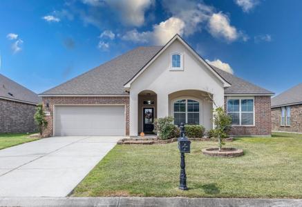 438 W LAKE Drive