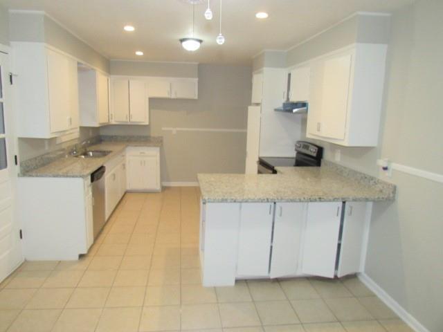 Image 3: Kitchen