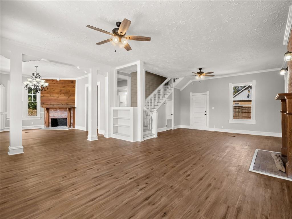 Image 3: Living Room & Den