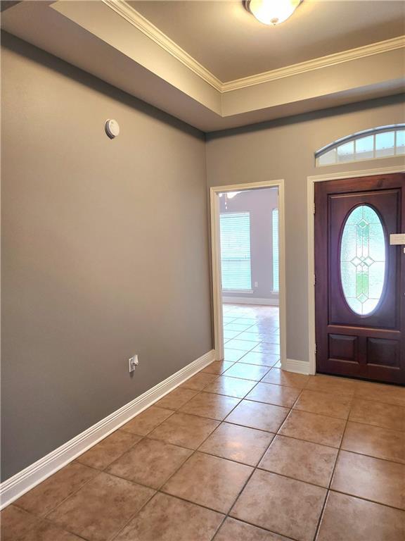Image 4: Foyer & Guest Rm at front of the home