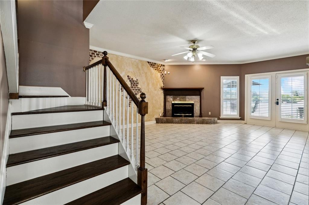 Image 4: Looking into the living room