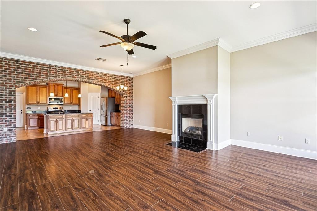 Image 2: Diningroom -Livingroom