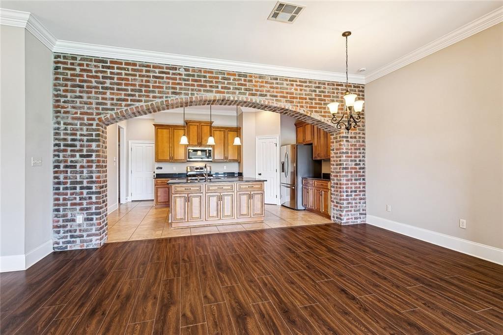 Image 3: Kitchen Archway Entry