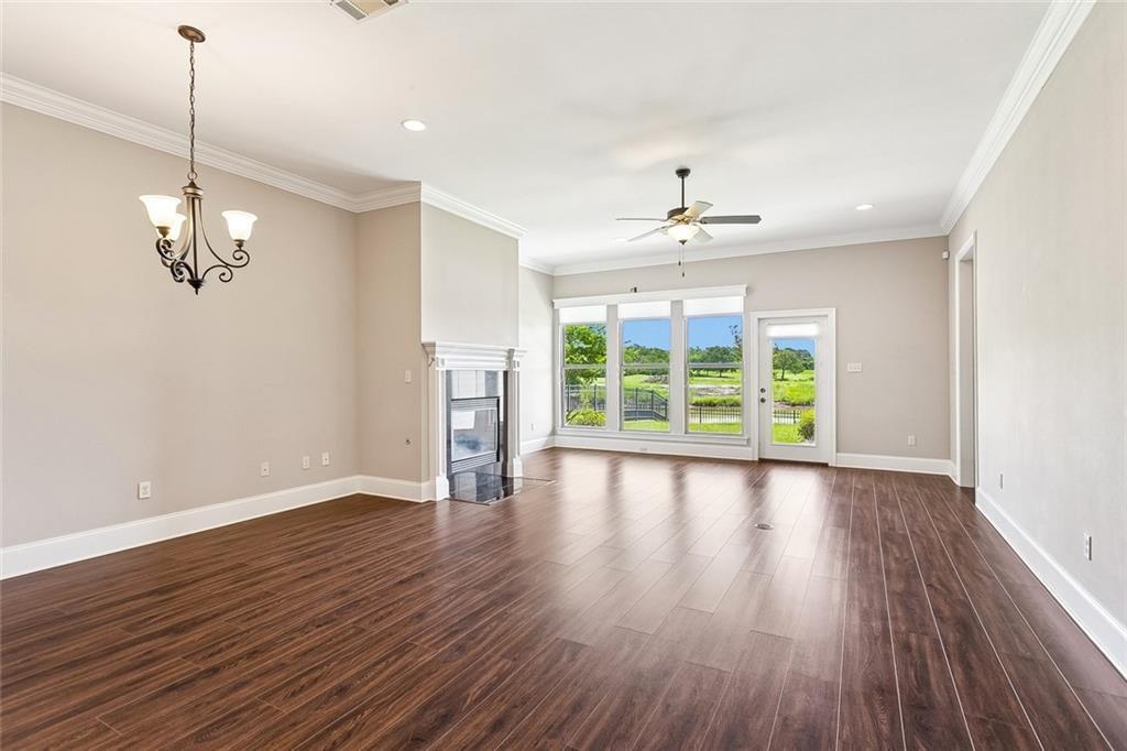 Image 4: Livingroom