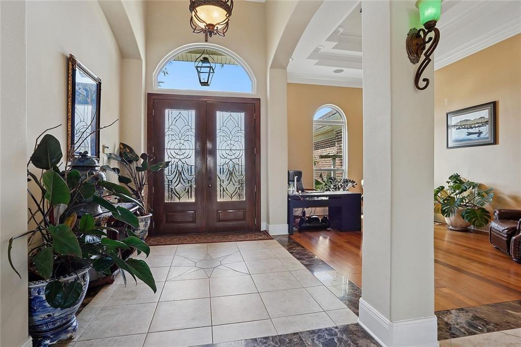 Image 2: FRONT ENTRANCE FOYER