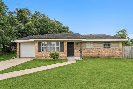 4 FORESTWOOD Court