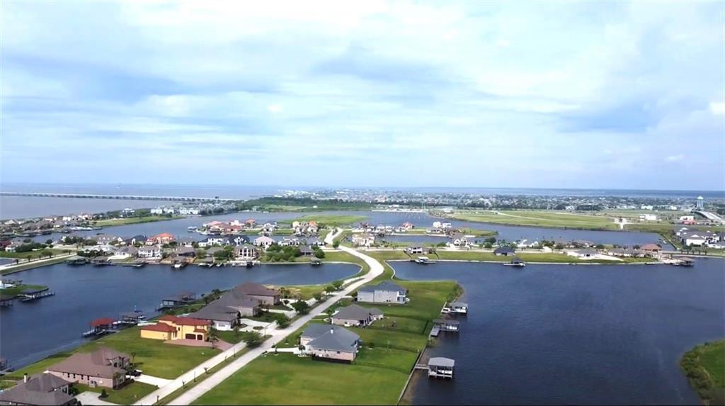 Image 4: Located just off the I-10 Twin Span Bridge