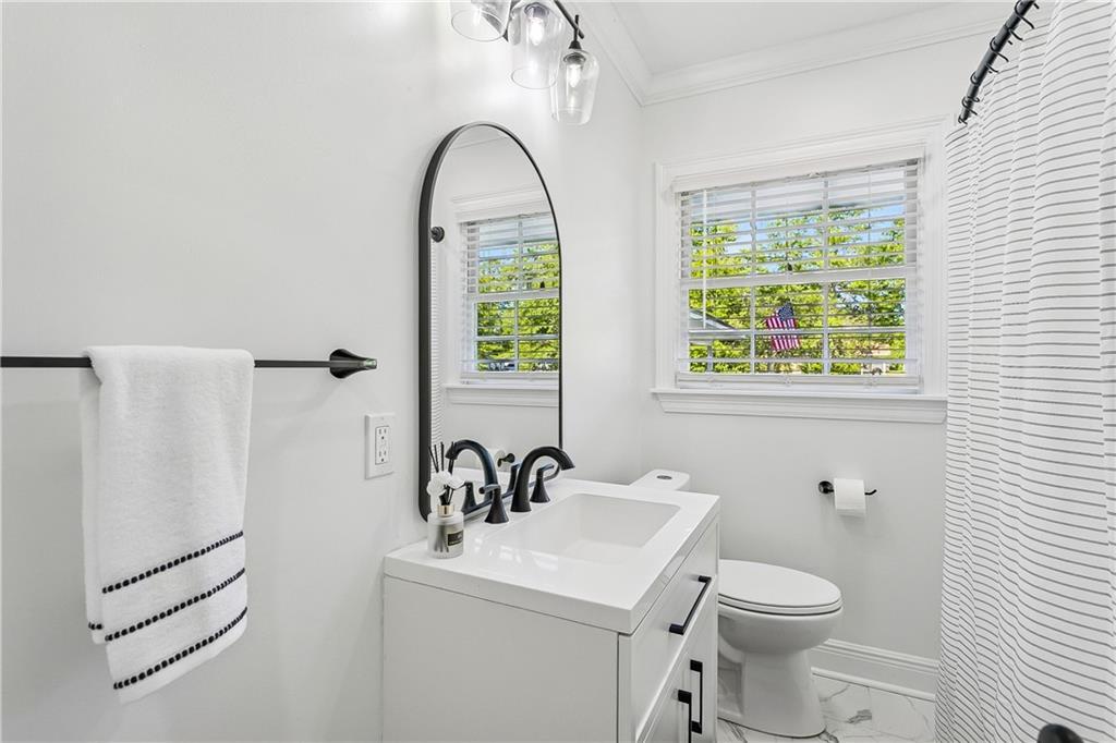 Image 4: hall bath 1