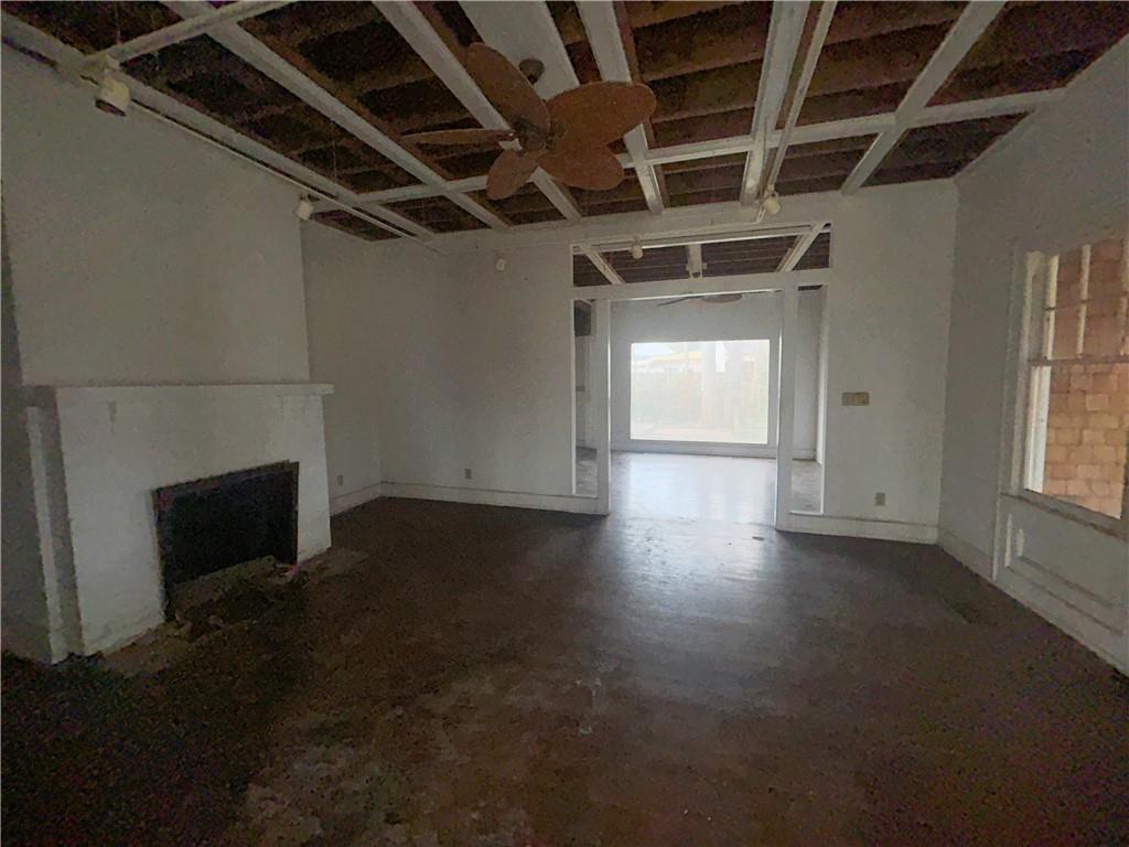 Image 3: Living Room