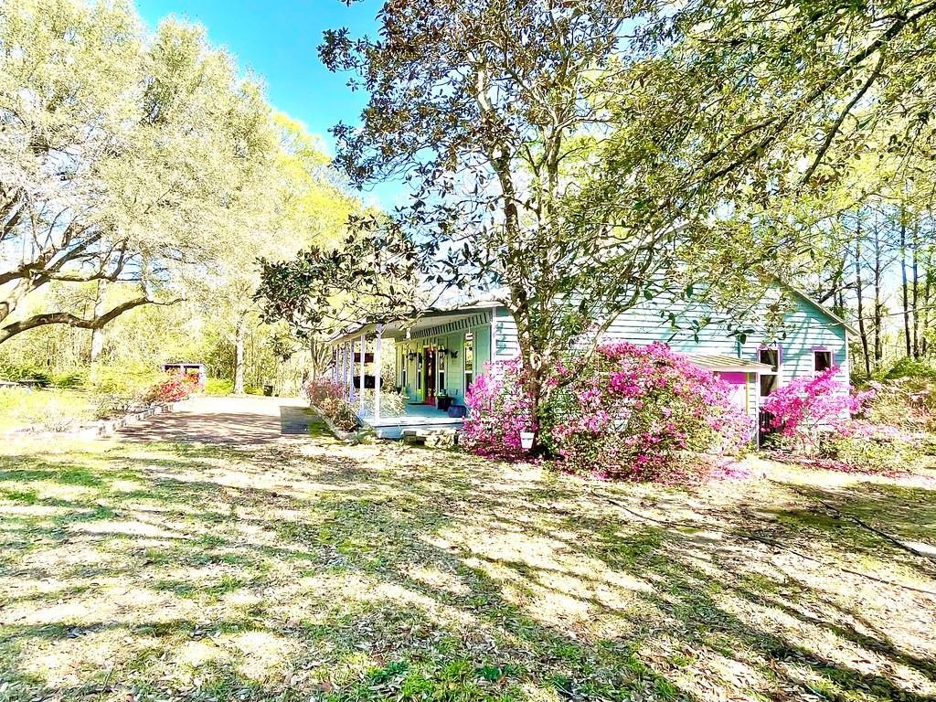 Image 1: Cottage/Acreage at 40074 Archie Wallace, Franklint