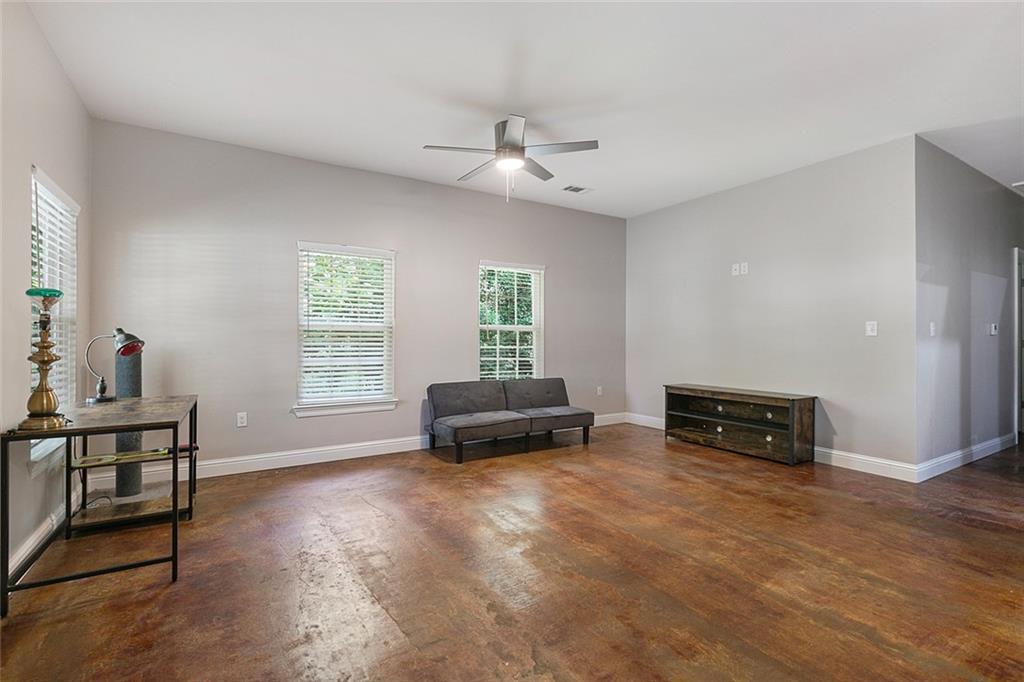 Image 3: Living Room