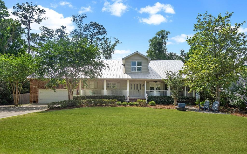 Image 2: Incredible lot with a gorgeous front yard.