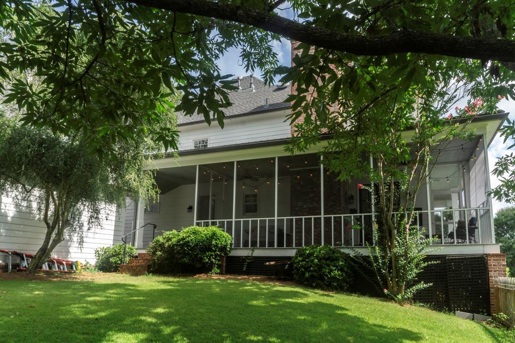 Image 4: Back view of home