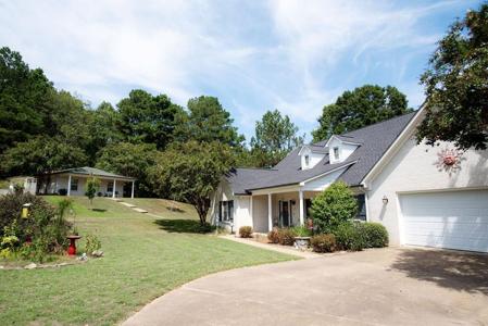 348 Lakes Drive North, Oxford MS 38655