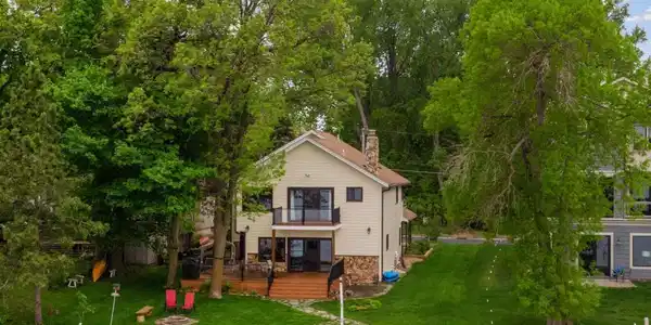 1900 Shorewood Lane