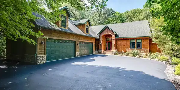5490 Manor Road
