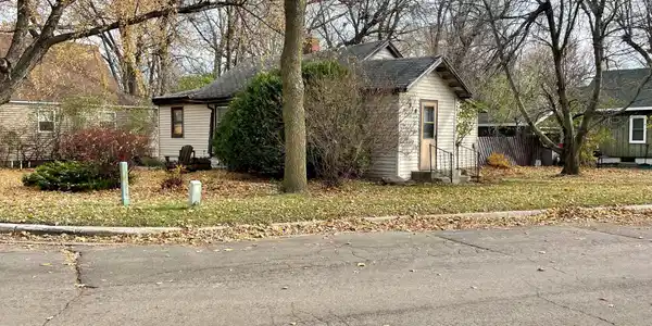518 Pershing