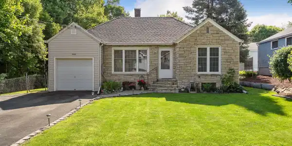 2320 Chateau