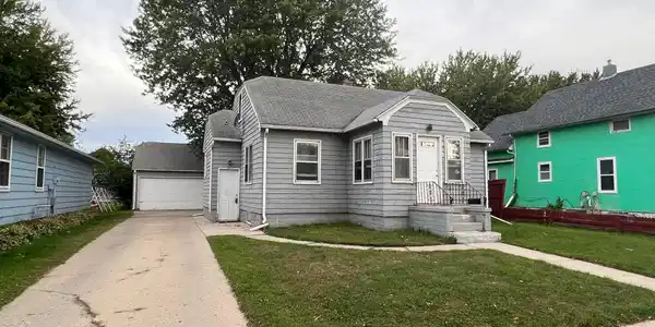 819 Clement