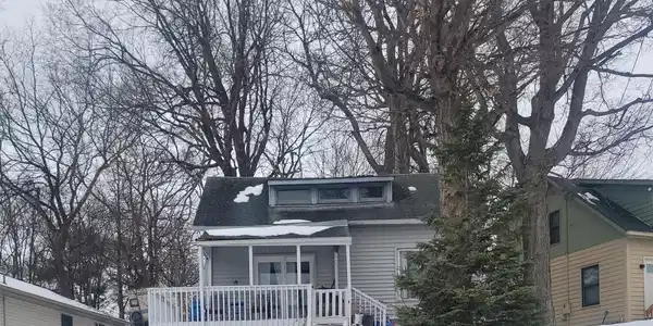 4879 Edgewater