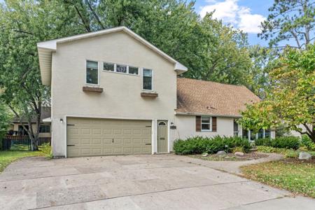 212 Birchwood Drive N