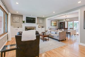 1033 Carlton