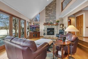18113 Dove Hill