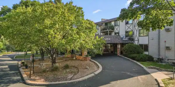 1304 W Medicine Lake Drive