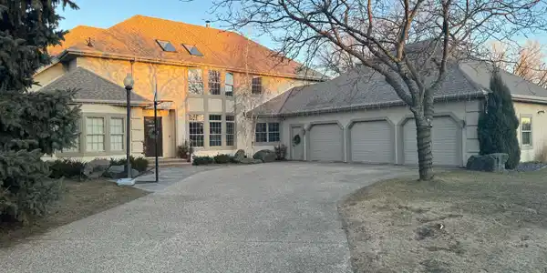 1501 Country Club NE