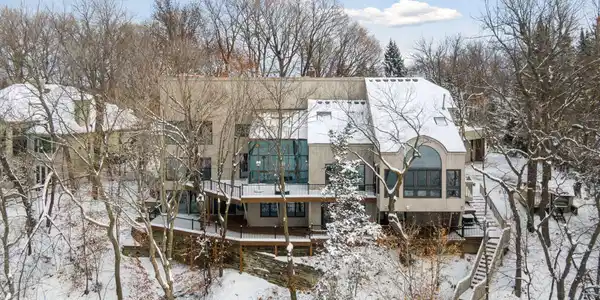 3305 Eagle Bluff Road