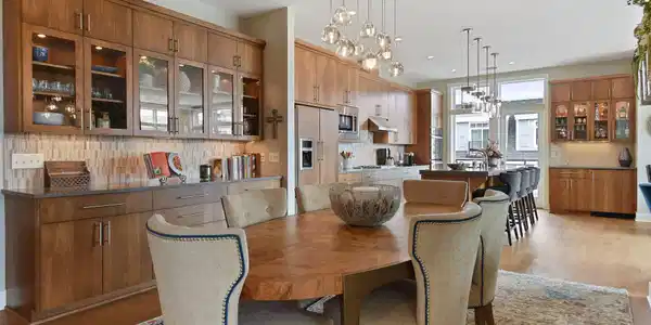 875 Lake N