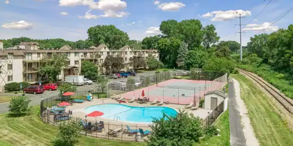 1304 W Medicine Lake Drive