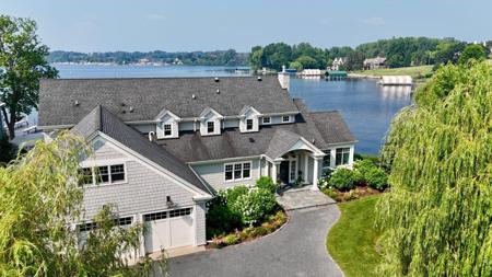 1105 Ferndale Road W