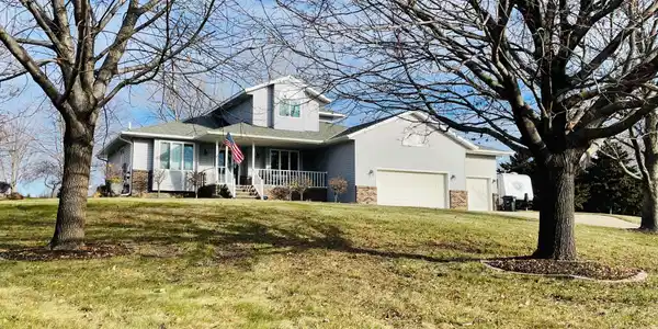 402 Country Club NE