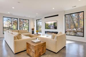 1701 Pine W