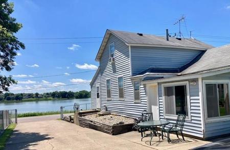208 Benton Street W