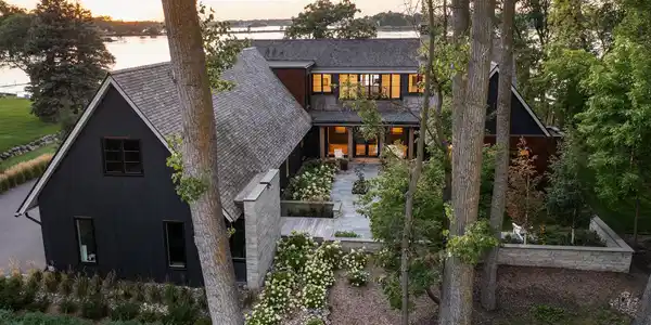 16624 Grays Bay