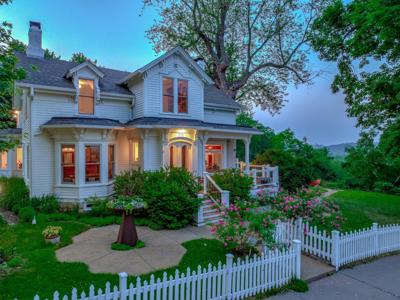 210 Laurel E