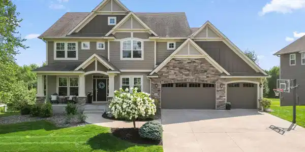 10 Crescent Lane