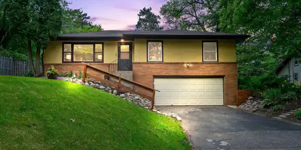 1241 Mahtomedi