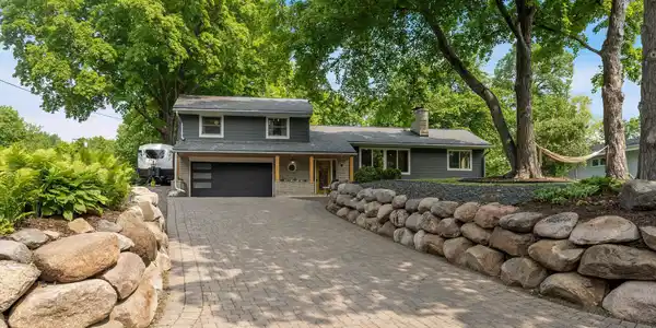 5984 Ridgewood