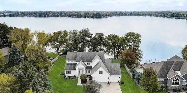 1060 Bayside