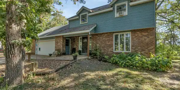 9723 Highway 71 NE